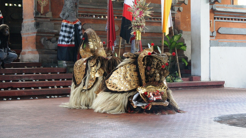 Batubuluan Village & Barong dance